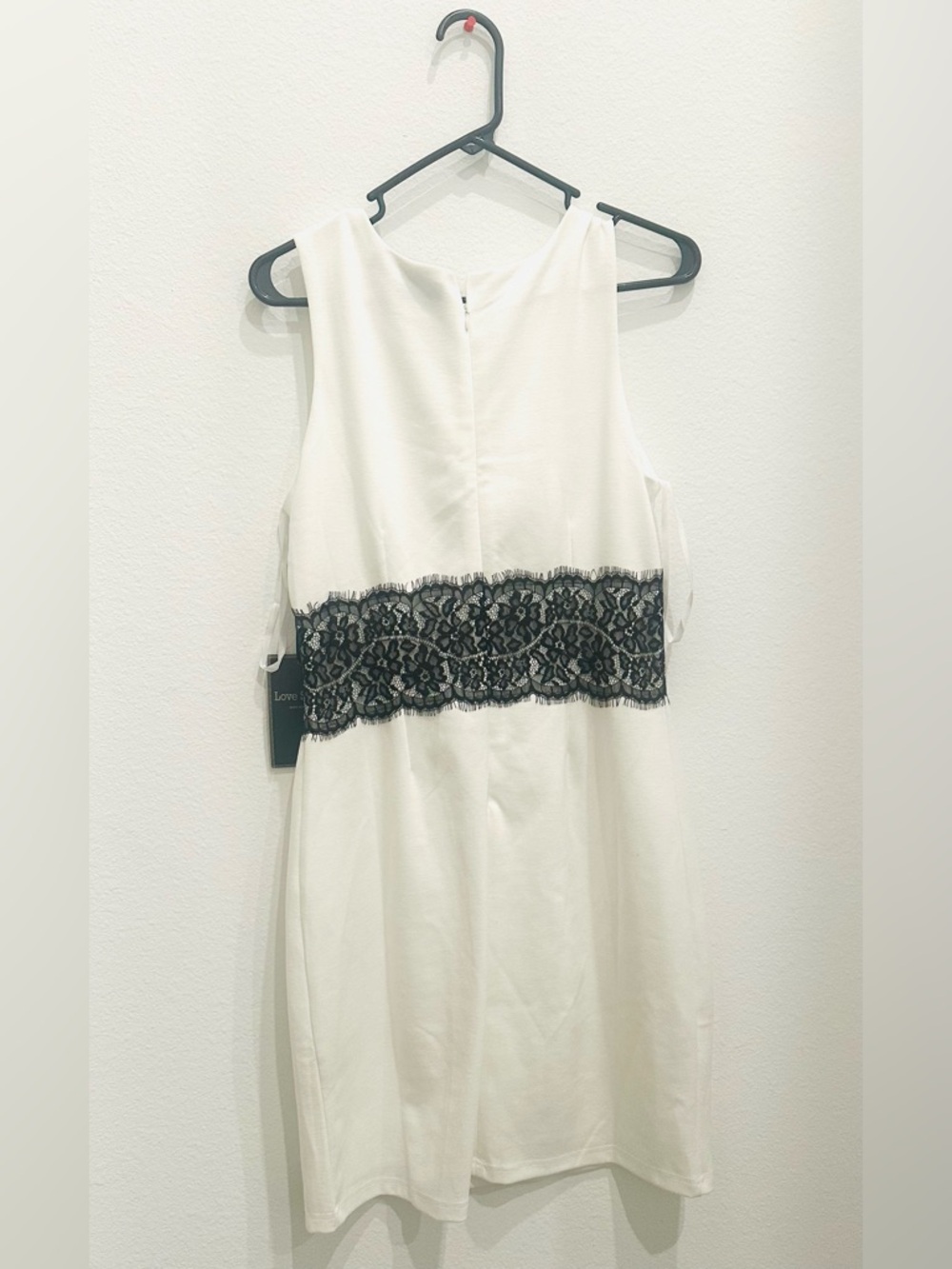 Love Stitch, Brand new 🆕 Sleeveless White Dress with Black Lace Waist